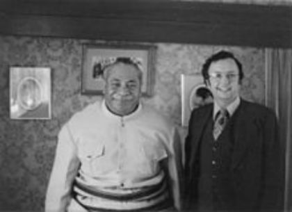 L-R: Kiing Taufaʻāhau Tupou IV and John Meier, an American fraudster who was given a Tongan Diplomatic Passport in 1979
