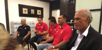 Prime Minister drinks kava with ‘Ikale Tahi officials ahead of Saturday match