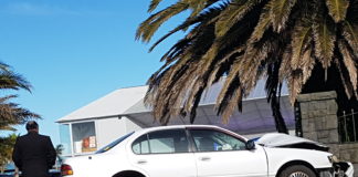 Car crashes into fence outside Tongan church in South Auckland