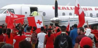 Vava’u fans breach airport regulations as they rush to carry MMT stars from aircraft