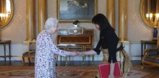 High Commissioner Fane Tupouvava’u Kaho meets Queen Elizabeth II