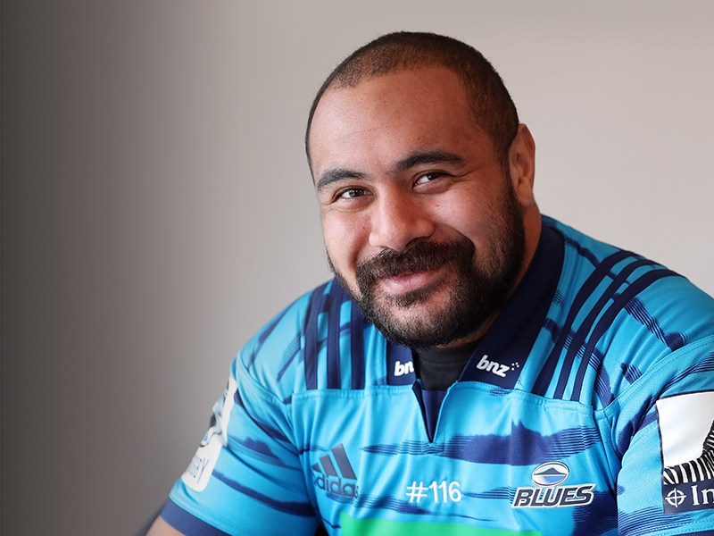 Chiefs prop Karl Tu'inukuafe signs three-year deal with the Blues