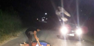 Photo shows man lying in middle of road in Hihifo