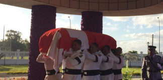 “Solemn and dignified” welcome for Pōhiva as Prime Minister comes home for last time