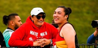 Lisa Adams breaks world record to win gold on debut