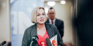 National Party leader Judith Collins calls for immediate Pacific travel bubble