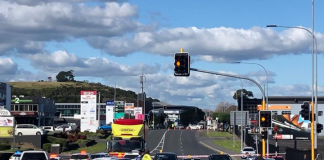 Shots fired at major Auckland motorway intersection – witnesses