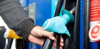 Petrol prices fall below $3 in main centres, and further drop expected
