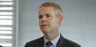 New Zealand PM to look into Pacific overstayer petition