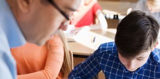 Primary teachers reach deal with government over pay, conditions