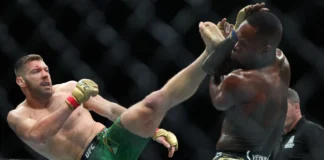 Dricus Du Plessis gets Israel Adesanya to tap out at UFC 305