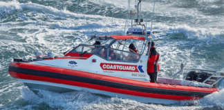 One dead after boat capsizes on Manukau Bar