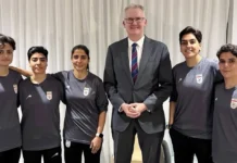 Anthem protest turns to asylum bid as Iranian players escape in Australia