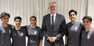 Anthem protest turns to asylum bid as Iranian players escape in Australia