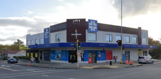 Bystander, officer among injured in two Auckland stabbings