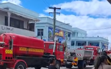Fire trucks rush to central Nukuʻalofa after apparent blaze near MBf Bank