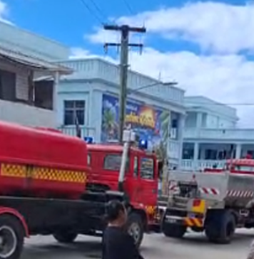 Fire trucks rush to central Nukuʻalofa after apparent blaze near MBf Bank